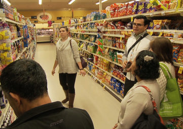 Cooking Matters volunteer Edgar Lopez gives a Spanish-language grocery store tour