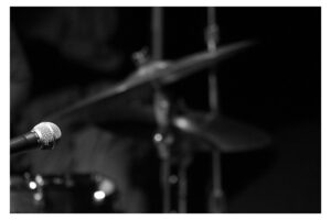 Black and white photo of a microphone on a jazz stage.